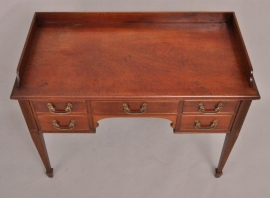 Antieke bureaus / Kleine Engelse mahonie schrijftafel ca. 1890 (No.463422)