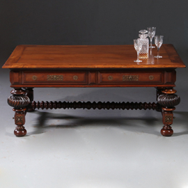 Portugese tafel ca 1800  verlaagd tot salontafel met 2 laden en brons beslag (No.911840)