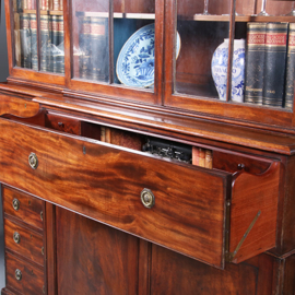 Engels Georgian break front bibliotheekkast ca 1810 in mahonie met uittrekbaar bureau (No.422405)