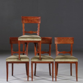 Antieke eetkamerstoelen / Stel van 4 Hollandse sabelpoot stoelen ca. 1810 incl. stoffering naar wens (No.820868)