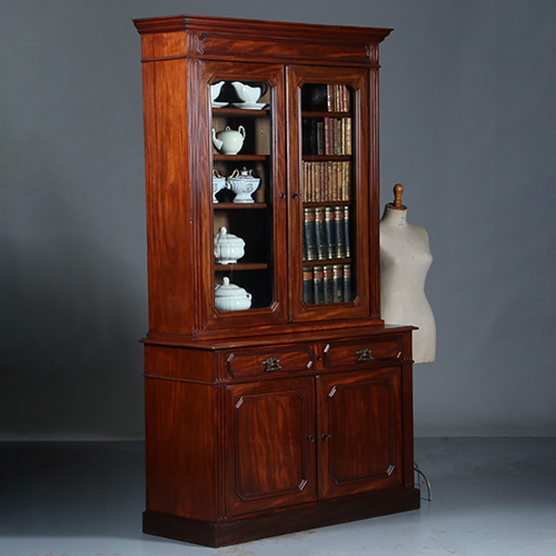 Franse Boekenkast bibliotheekkast of servieskast  ca 1875 die ook als servieskast wil functioneren (No.310805)