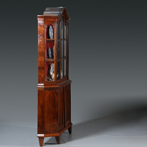 Elegante ondiepe Zilverkast of Porseleinkast wortelnoten ca 1750 rococo (No.300245)