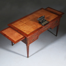 Chique Napoleon III bureau plat ca 1870 Thuyawortel en goud gestempeld  leer (No.283045)