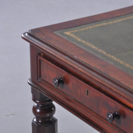 Antieke bureaus / Partnerschrijftafel klein model ca. 1850 met groen leer ingelegd (No.221835)