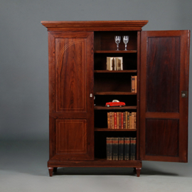 kleine palissander tweedeurskast met poort vormige fillets van Palmhout ca 1820 (No.461535)