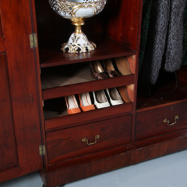 Victoriaans garderobe kast of "kapstok met deuren" praktisch interieur  ca 1870 [No.270115)