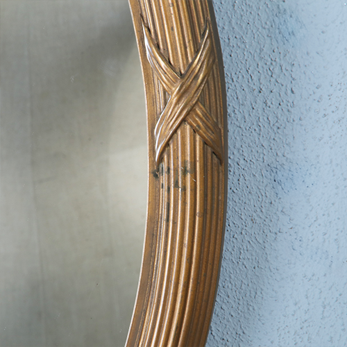 Ovale goudkleurige spiegel in Louis Seize met fraai strikje ca 1890 (No.290828) - 0,76 m. Hoog