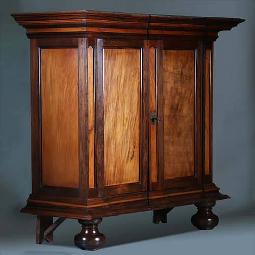 Koloniale kast  ca 1700 ( museale kwaliteit in massief palissander en djati No.311425)