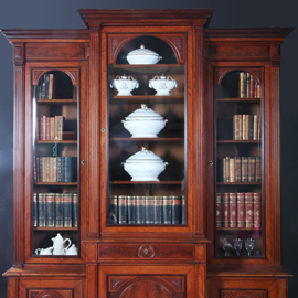 Bibliotheekkast 2,60 m hoog  met 6 deuren en dubbel break front ca. 1880 facet geslepen glas (No.222195)