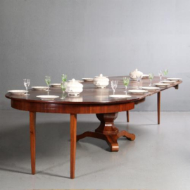 Antieke tafel / Grote ronde strakke biedermeier coulissetafel ca. 1830 voor 8 tot 14 personen (No.640859Z)