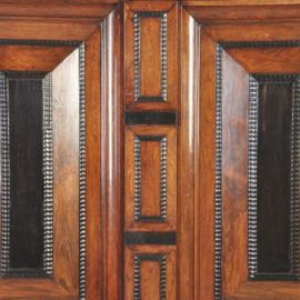 Antieke kast / Robuuste Hollandse 17e eeuwse kussenkast in palissander-, eiken- en ebbenhout ca. 1690 (No.331553)