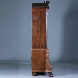 Kolossaal Kabinet  Hollands ca 1760 in warme kleur gepatineerd eikenhout [No.211111)