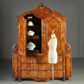 Antieke kast / Uitzonderlijk Hollands barok 4-deurs kabinet ca. 1735 in blond (wortel)notenhout (No.351051)