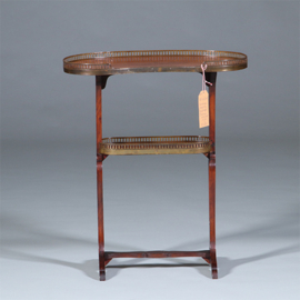 Niervormige etagiere of bijzettafel met messing rand en zonmotief  ca 1900 (No.422445)
