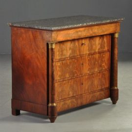 Antieke kasten / Grote empire commode ca. 1815 in bloemmahonie gemerkt:  "WALLAERT A BRUXELLES"  met vier laden en bovenblad in marmer. (No-200851)