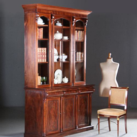 Antieke kast / Hoge mahonie Victoriaanse bibliotheekkast ca. 1850 in mahonie met oud glas (No.582942)