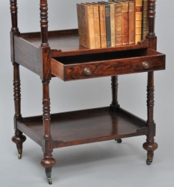 Antieke bijzettafels / Engelse Whatnot / etagere / lezenaar met lade en schuin verstelbare top (No.86552)