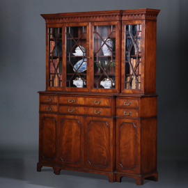 Kleine mahonie break front met 8 deuren en 6 laden ca 1920 (No.422415)#