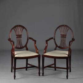 Antieke stoelen / Stel van 8 Engelse eetkamerstoelen  2 met armleuningen mahonie ca. 1925 Bekleding naar wens(No.673011)