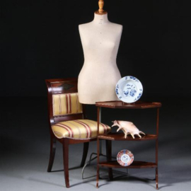 Antieke bijzettafels / kleine etagère "lang gerekte 6-kant"  ca. 1800 Mahonie met essen en hulst (No.691746)