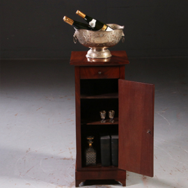 Mahonie nachtkastje zo strak belijnd als een sokkel Biedermeier ca 1820 (No.630947)