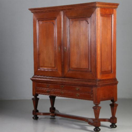 Antieke kast / Hollands kruisvoet kabinet ca. 1735 met 7 laden in fraaie geboende kleur (No.782760)