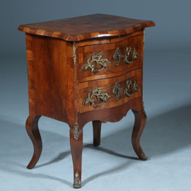 Kleine Dresdener Barok commode ca 1860 in noten met wortelnoten en uittrekbaar blad (No.400940)