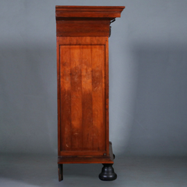 Palissander Pastoorskast in een prachtige  zonnige kleur Ca 1700 (No.431530)
