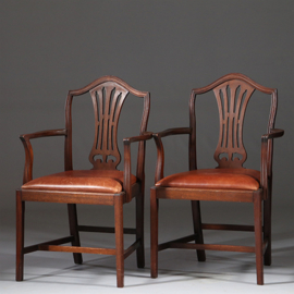 Stel van 2 armstoelen, bureaustoelen met bruin leer ca 1900 Georgianstijl (No.941835)