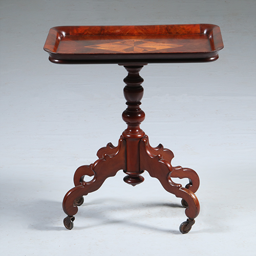 Willem III bijzettafeltje ca 1860 met opstaande rand ingelegd met een marqueterie ruit (No.300220)