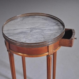 Antieke bijzettafels / wijntafels / Franse table Boulliotte ca. 1925 in noten met marmer en brons (No.882904)