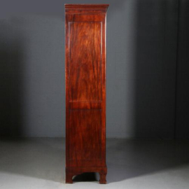 Antiek mahonie kabinet in een zeer strakke uitvoering ca. 1800 op tapse poten(No.750844)