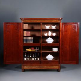 Vroeg Biedermeier Notariskast of  tweedeurskast in blonde kleur mahonie ca 1830 (No.440510)