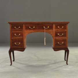 Antieke bureaus / Engels damesbureau ca.  1910  rood leer, "Warrings & Gillow" (No.151232)