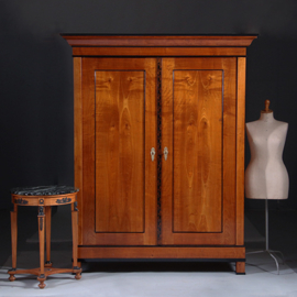 Kersenhouten 2-deurskast met ingelegde sluitlijst en gezwarte profielen ca 1870 (No.211770)