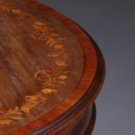 Salontafel in de hoge 19e eeuwse traditie, fraai ingelegd  door P E GANE - Artistic Furniture - ca 1900 (No.222160)