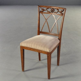 Antieke stoelen / Stel van 8 iepenhouten stoelen waarvan 2 met armleuningen  incl. stof naar wens (No.170352)