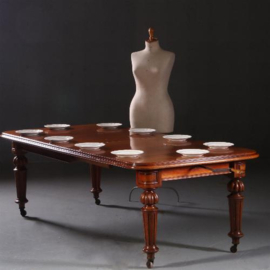 Antieke tafel / Smalle eetkamertafel tot 10 personen ca. 1865 Windout table met slinger en twee inlegbladen. (No.781541)