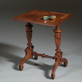Eenvoudig eiken bijzettafeltje in mooie oude kleur ca 1885 Hollands (No262210)