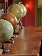 Antieke tafel / Strakke Hollandse lange doorleefde tafel 3.25 m. op 8 tapse poten omstreeks 1890. (No.492011)