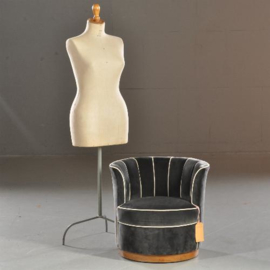 Antieke stoelen / Kleine crapaud ca. 1955 in grijs velour met contrast bies (No.451950)