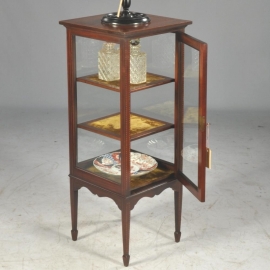 Antieke kast / Kleine vierkante vrijstaande vitriniekast / display cabinet ca. 1900  met bandintarsia (No.631056)