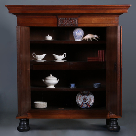 Palissander Pastoorskast in een prachtige  zonnige kleur Ca 1700 (No.431530)