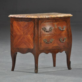 Antiek Varia / Tafelkastje / miniatuur commode of meesterstukje ca. 1910 in noten met marmer (No.411567)