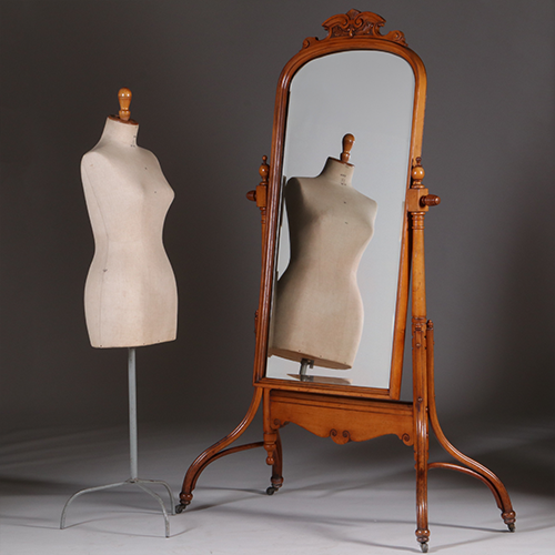 Uiterst elegante passpiegel in blond notenhout ca 1895 facet geslepen (No.311415)