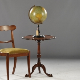 Antieke bijzettafels / wijntafels / Engelse tilt top table ca. 1880 met geschulpte rand - "pie crust"  (No.601436)