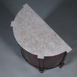 Franse Empire demi lune buffet in mahonie met bloemmahonie ca 1810 (No.431520)