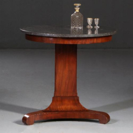 Antieke bijzettafels / Ronde vroeg biedermeier tafel ca. 1825 met Belgisch hardsteen (No.812122)