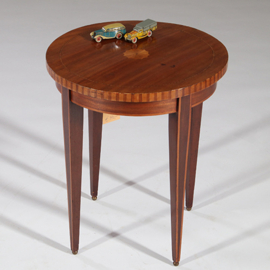 Antieke bijzettafels / Ronde satijnhouten bijzettafel ca 1910 in Louis Seize stijl (No.901230)