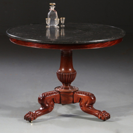 Antieke tafels / Center table / bijzettafel met "licht zwart" marmer blad ca 1825 in mahonie (No.880250)